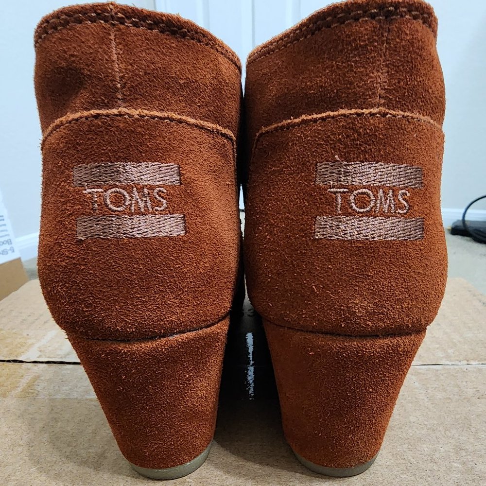 Toms Size 9 Burnt Orange Cognac Suede Desert Wedge Booties
